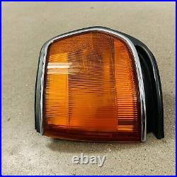 1991-1997 Toyota Land Cruiser Front Left LH Corner Marker Light (Fender Mount)