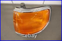 1991-1997 Toyota Land Cruiser Front Left LH Corner Marker Light (Fender Mount)